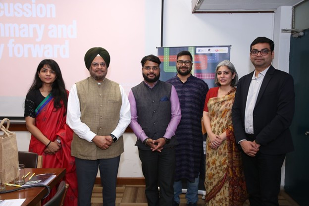 𝐑𝐨𝐮𝐧𝐝𝐭𝐚𝐛𝐥𝐞 𝐨𝐧 𝐏𝐨𝐬𝐬𝐢𝐛𝐢𝐥𝐢𝐭𝐢𝐞𝐬 𝐚𝐧𝐝 𝐏𝐚𝐭𝐡𝐰𝐚𝐲𝐬 𝐭𝐨 𝐋𝐨𝐧𝐠-𝐇𝐚𝐮𝐥 𝐅𝐫𝐞𝐢𝐠𝐡𝐭 𝐃𝐞𝐜𝐚𝐫𝐛𝐨𝐧𝐢𝐬𝐚𝐭𝐢𝐨𝐧